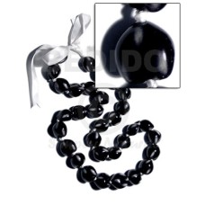 32 pcs. of kukui nuts 32 pcs. of kukui nuts