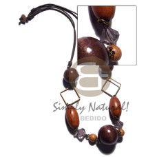 Assorted wood beads - 2pcs
