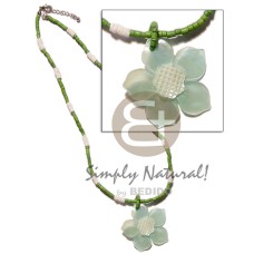 40mm dyed hammershell flower 40mm dyed hammershell flower