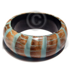 Laminated wooden bangle dried Laminated wooden bangle dried