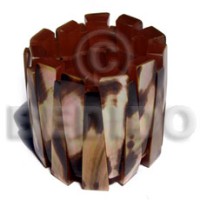 Elastic brownlip tiger bangle