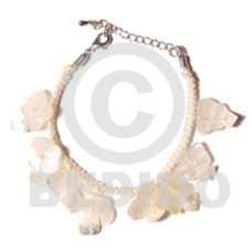 White macramie dangling hammershell White macramie dangling hammershell
