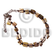 Floating blacklip chips Floating blacklip chips