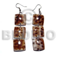 Dangling triple 15mmx15mm cowrie tiger