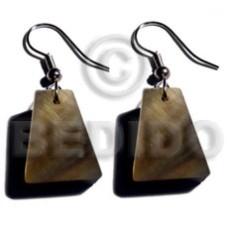 Dangling 18mmx14mm pyramid blacklip
