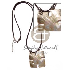 40mm blacklip puzzle on wax