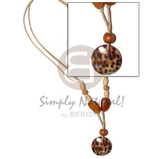 Round cowrie shell pendant Round cowrie shell pendant